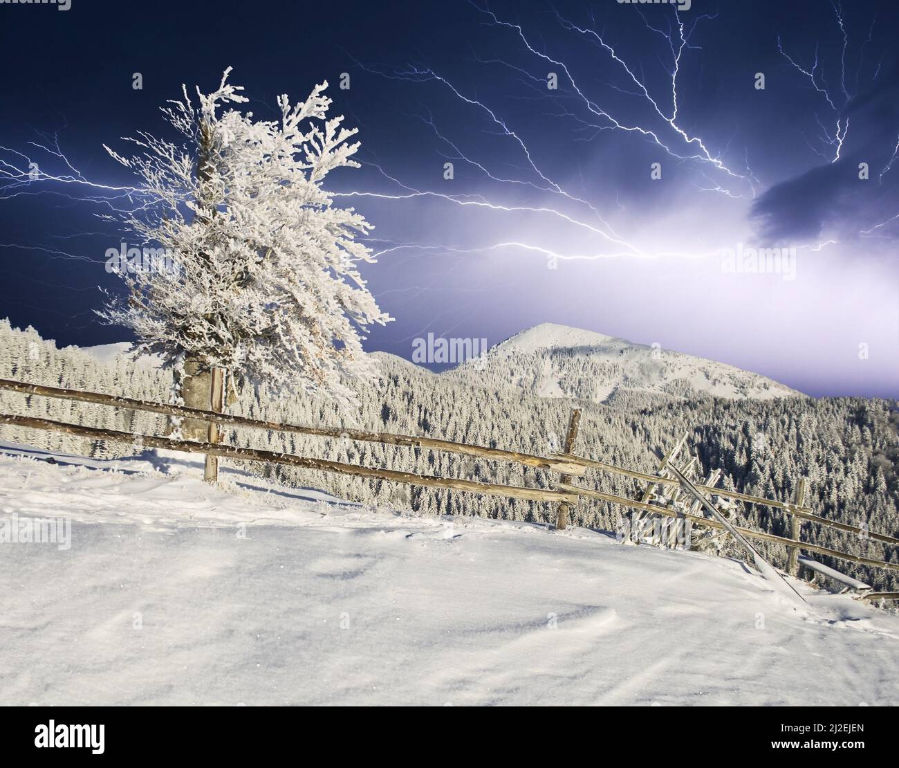 tempête d'hiver commençant par la foudre Banque D'Images