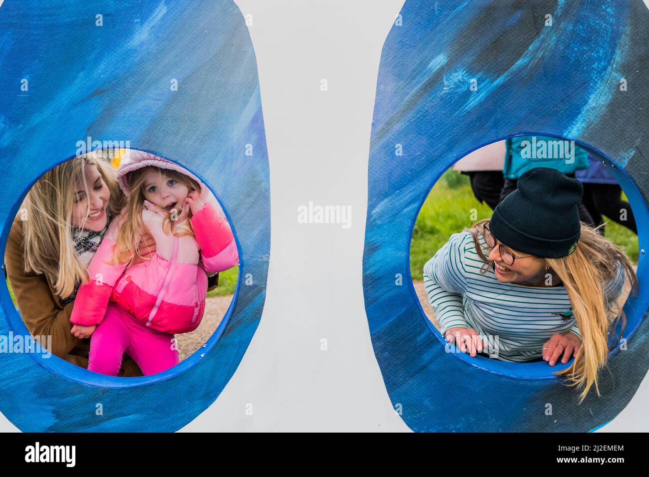 Londres, Royaume-Uni. 1st avril 2022. Enquête sur les prunes - le sentier de chenille très affamé à Wakehurst à Pâques, le jardin botanique sauvage de Kew à Sussex Credit: Guy Bell/Alamy Live News Banque D'Images