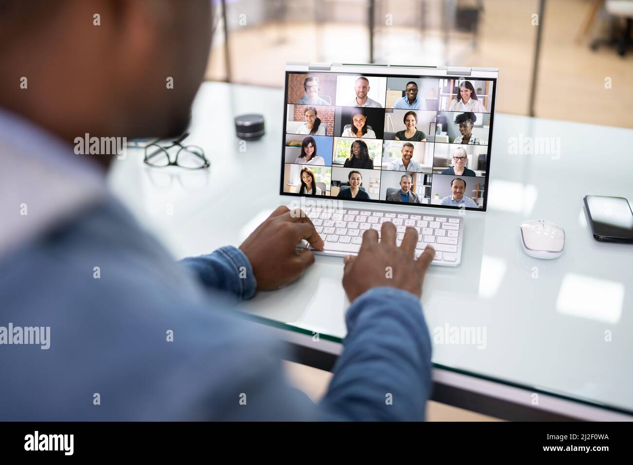 Vidéoconférence en ligne Réunion d'affaires appel sur ordinateur portable Banque D'Images