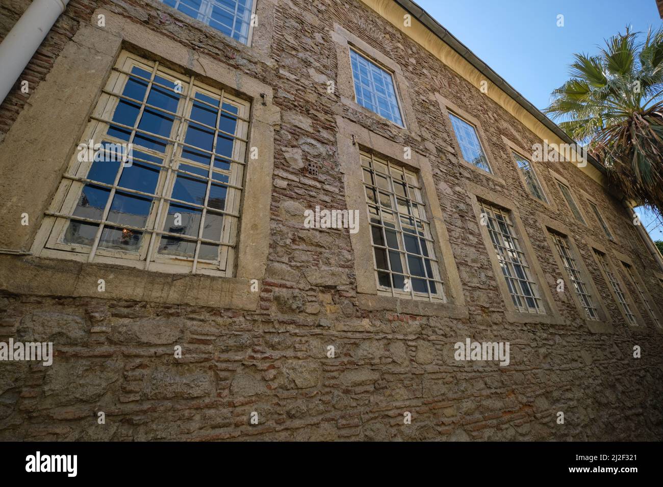 Extérieur en pierre, côté pierre du bâtiment. À la synagogue la Signora à Izmir, en Turquie. Banque D'Images