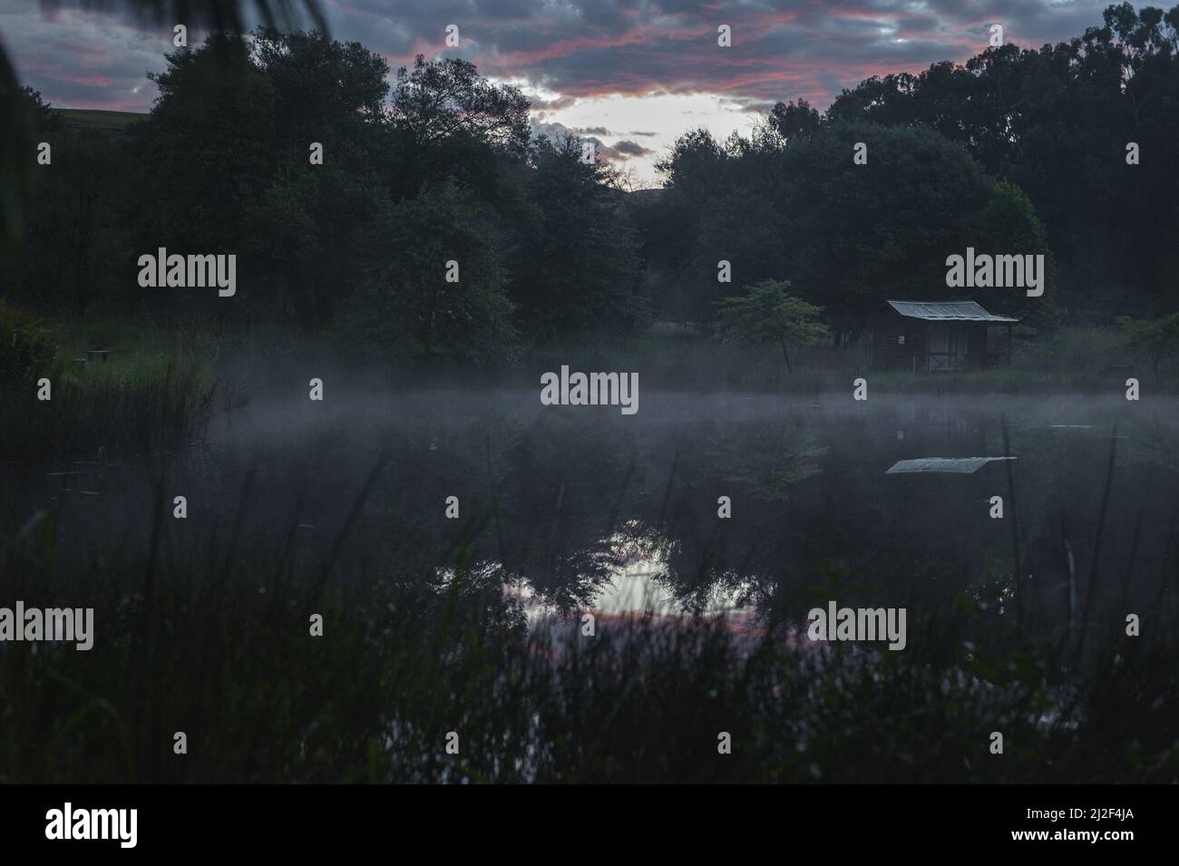 La vallée du Kamberg, dans la province sud-africaine du KwaZulu Natal, est parsemée d'installations touristiques donnant accès à la région montagneuse du Drakensberg Banque D'Images
