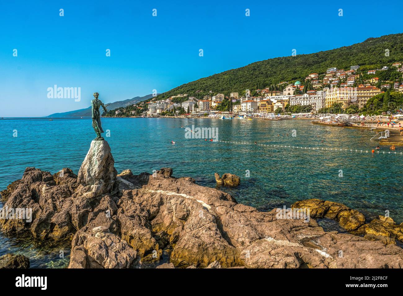 Republika Hrvatska, Croazia, Istrie, Abbazia, Opatija. Statua 'la ragazza col gabbiano' Banque D'Images