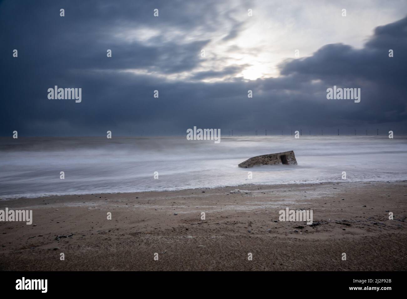 Pill Box High Tide, High Waves, Caister-on-Sea, Norfolk Banque D'Images