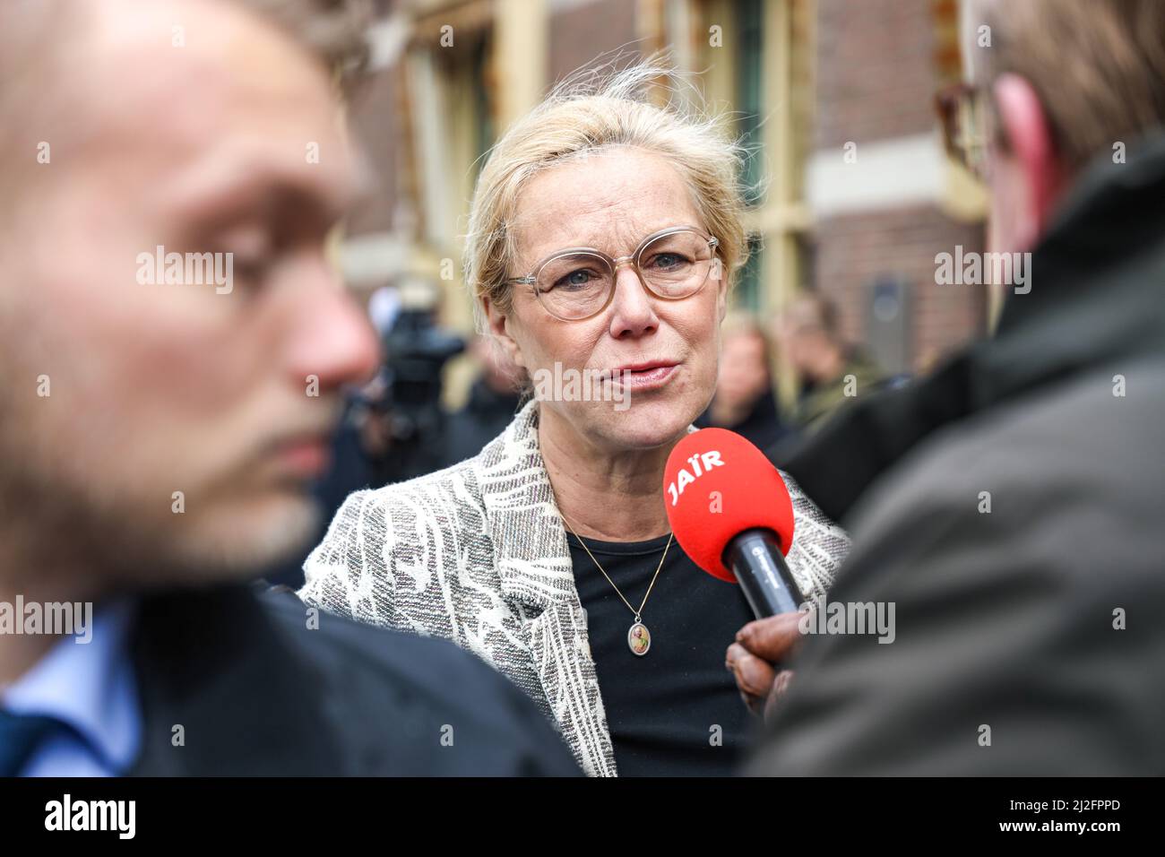 2022-04-01 09:56:03 le ministre des Finances Sigrid Kaag s'adresse à la presse à Binnenhof avant le Conseil hebdomadaire des Ministres. ANP / Néerlandais hauteur / Sandra Uittenbogaart pays-bas sortie - belgique sortie Banque D'Images