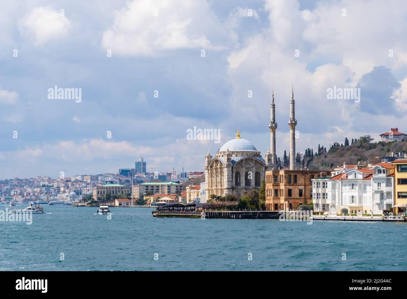 Mosquée Ortakoy sur la rive du Bosphore, Istanbul Turquie Banque D'Images