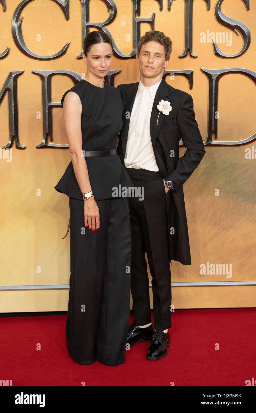 Katherine Waterston et Eddie Redmayne arrivent en mars à la première mondiale « Fantastic Beasts: The Secret of Dumbledore » au Royal Festival Hall Banque D'Images