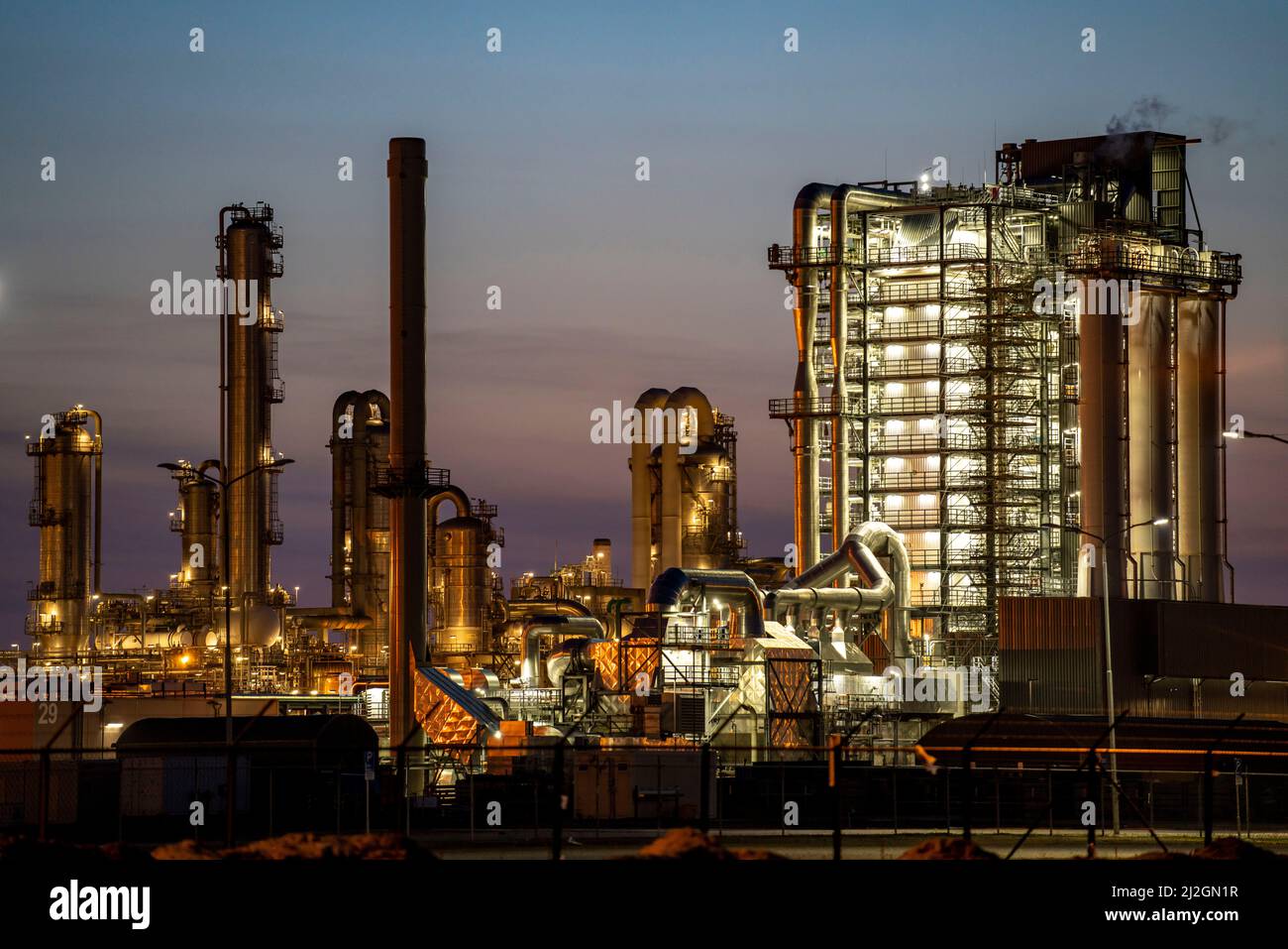 Lyondell Chemical Netherlands BV, usine chimique, joint-venture entre LyondellBasell et Covestro, la plus grande usine du genre au monde, produit Banque D'Images