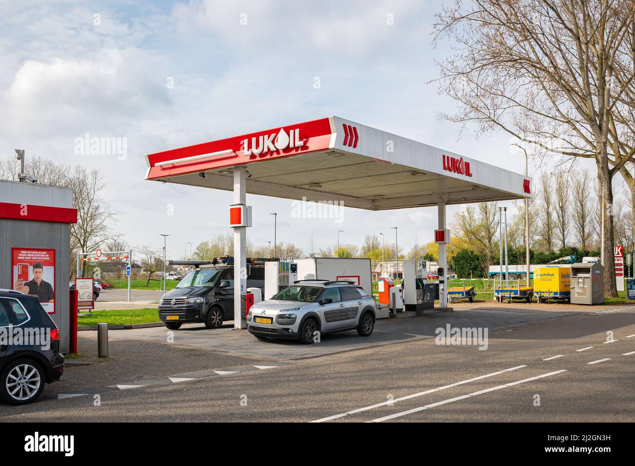 Station-service et magasin Lukoil Banque D'Images