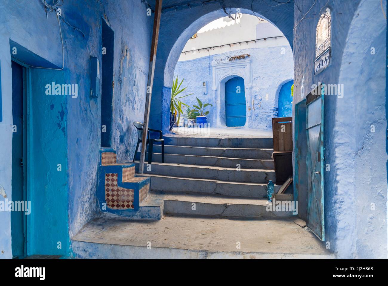 Maroc, Chefchaouen, marches étroites et maisons bleues traditionnelles Banque D'Images