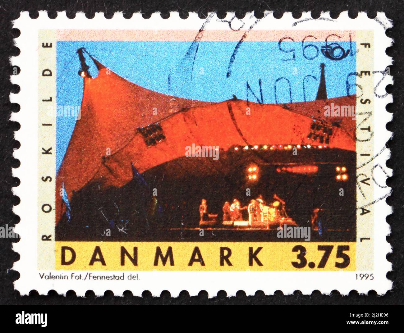 DANEMARK - VERS 1995 : un timbre imprimé au Danemark montre le festival de Roskilde, festival annuel de musique, vers 1995 Banque D'Images