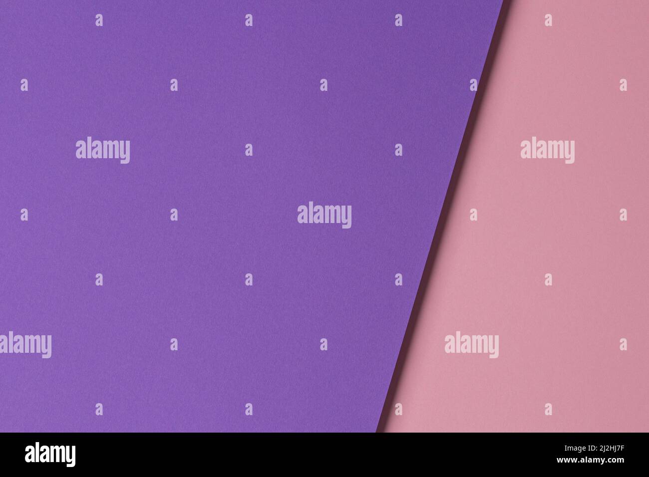Résumé géométrique de papier rose pastel et violet avec espace de copie Banque D'Images