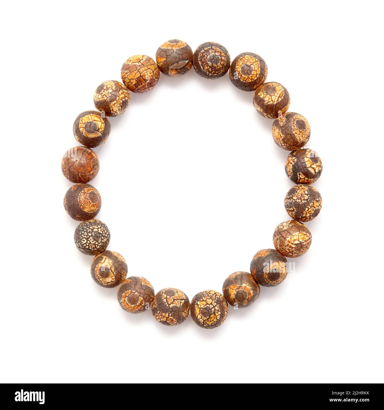 Bracelet de perles agate de style tibétain isolé sur fond blanc Banque D'Images