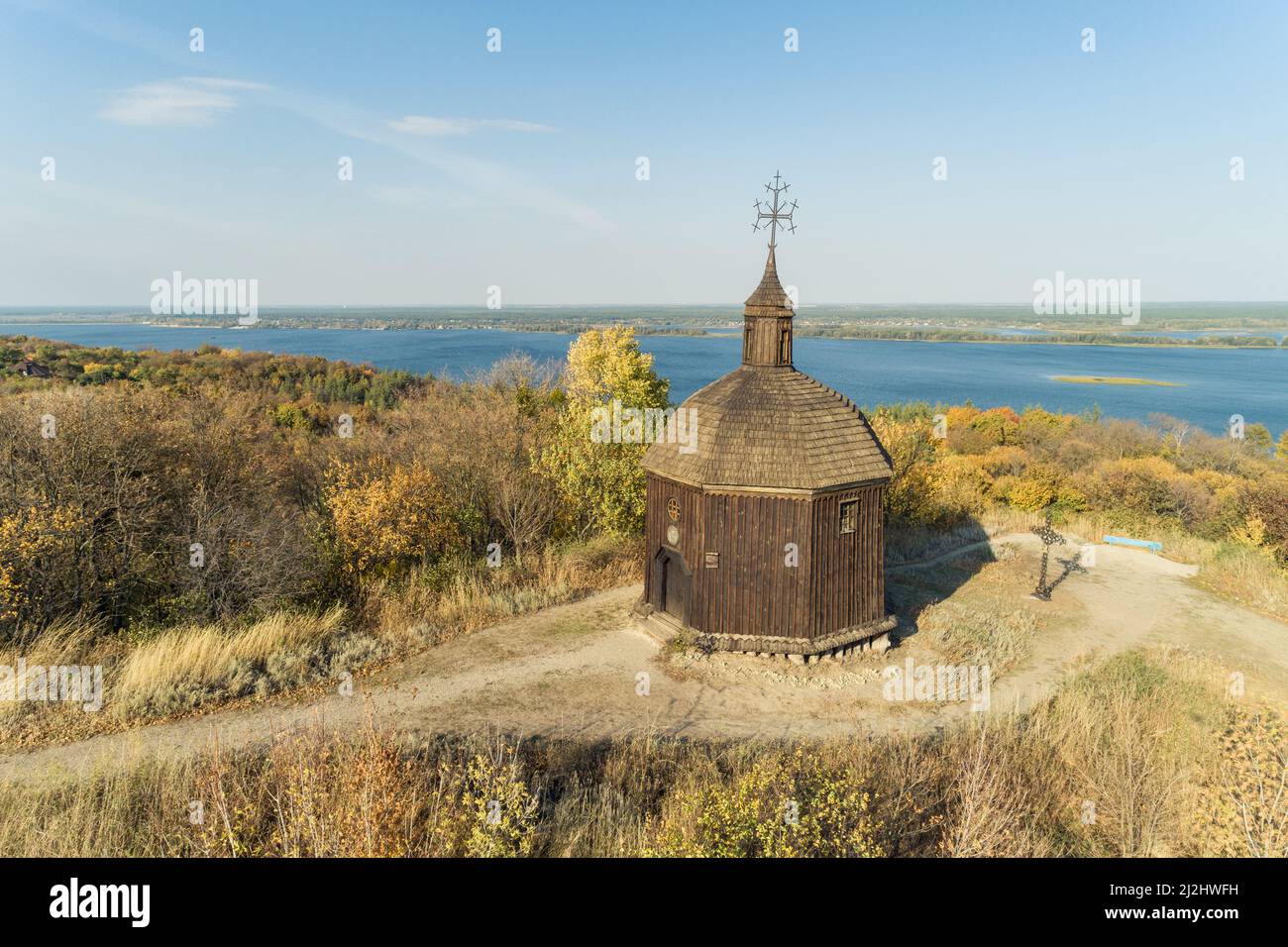 Automne magnifique vue panoramique aérienne de Vitachov (Vytachov) sur un fleuve Dneper, Ukraine. Excursions d'une journée autour de Kiev, Ukraine Banque D'Images