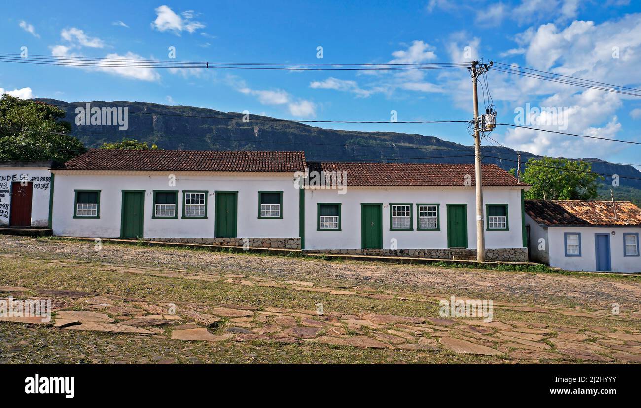 TIRADENTES, MINAS GERAIS, BRÉSIL - 27 JANVIER 2020 : rue typique du centre historique Banque D'Images