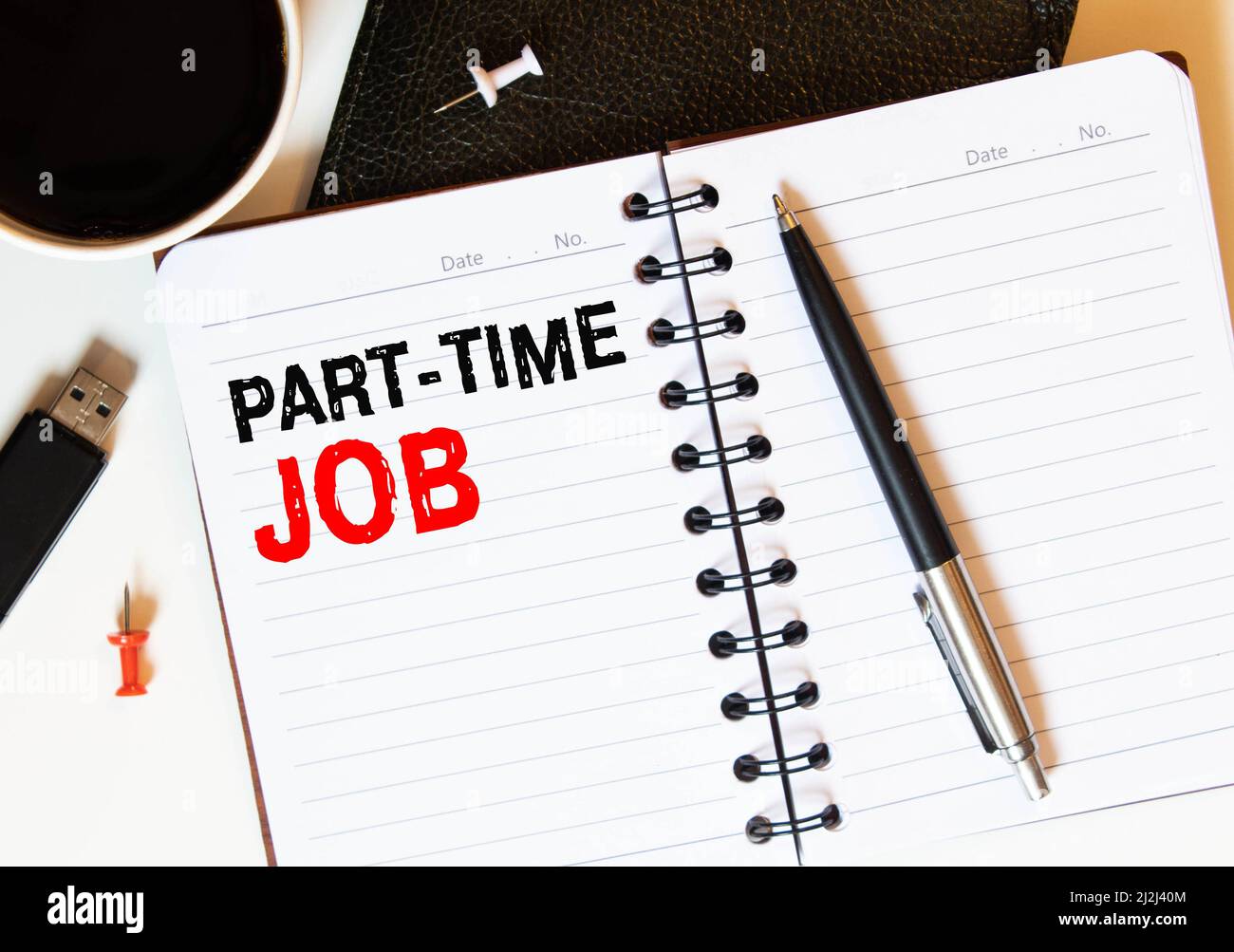 La main conceptuel montrant Emploi à temps partiel. Offres et demandes d'affaires texte photo Weekender OJT occasionnels néophyte Passage Saisonnière Open notebook le jute backgroun Banque D'Images