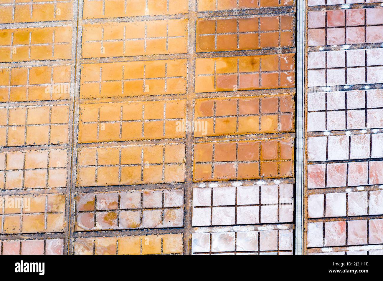 Étangs d'évaporation de sel de Salinas Del Carmen salées de dessus, vue aérienne, Fuerteventura, îles Canaries, Espagne Banque D'Images