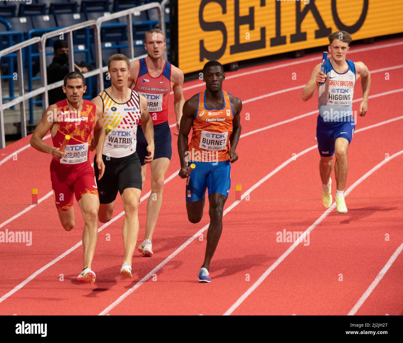 Bruno Hortelano-Roig SPA, Julien Watrin bel et Taymir Burnett NED en compétition avec le relais masculin de 4 x 400 m lors du troisième jour du champion mondial d'athlétisme en salle Banque D'Images
