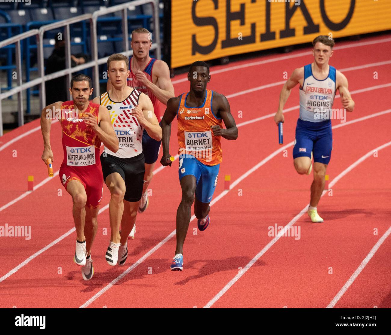 Bruno Hortelano-Roig SPA, Julien Watrin bel et Taymir Burnett NED en compétition avec le relais masculin de 4 x 400 m lors du troisième jour du champion mondial d'athlétisme en salle Banque D'Images