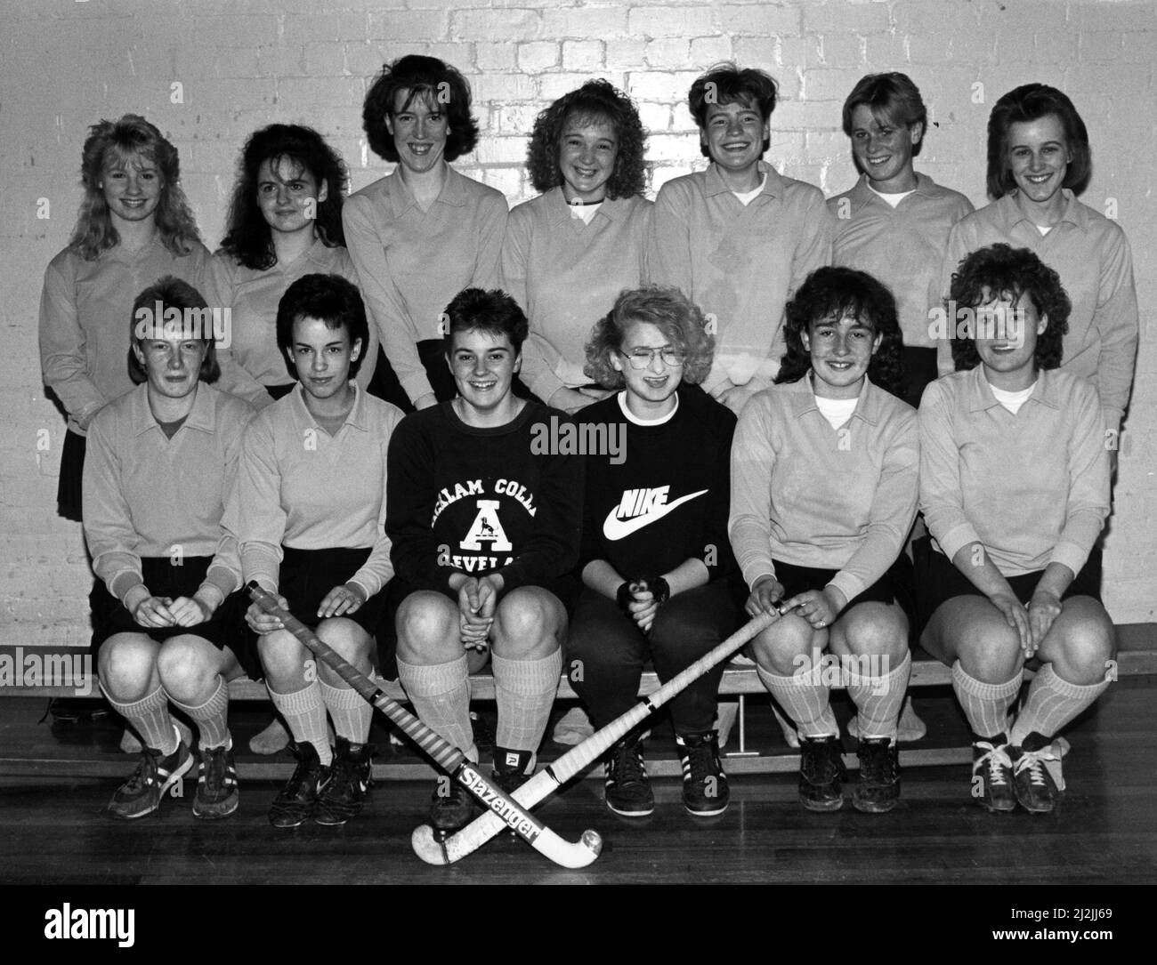 Durham a perdu son record inbattu dans le championnat de hockey NatWest Women's County lorsqu'ils sont allés en 4-0 dans le Yorkshire à Gateshead. Un but de Dot Anderson avait maintenu la course gagnante de Durham avec une victoire de 1-0 sur Northumberland samedi et ils l'ont prolongé en battant Cumbria 2-1 avec des buts de Chris Fisher et JO Morrell. 7th novembre 1988. Banque D'Images