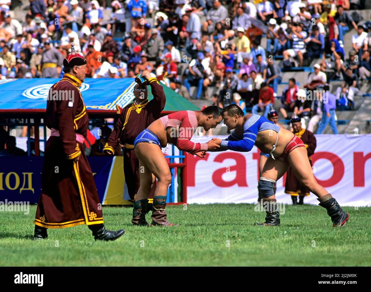 Stade Oulan-Bator, Mongolie. Naadam est un type traditionnel de festival en Mongolie. Compétition de lutte Banque D'Images