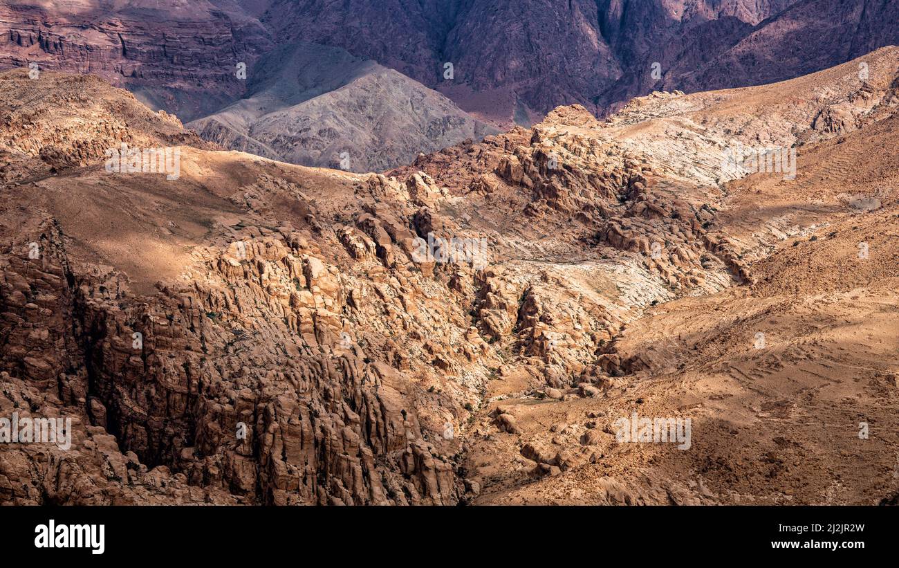 Magnifique paysage de montagnes désertiques. Wadi Ghuweir, Jordanie. Banque D'Images