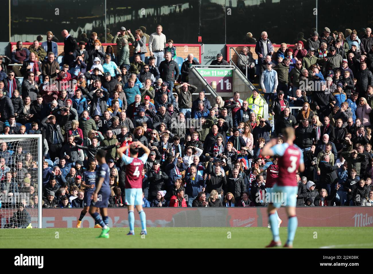 BURNLEY, ROYAUME-UNI. 2nd AVRIL Burnley se ferme lors du match de la Premier League entre Burnley et Manchester City à Turf Moor, Burnley, le samedi 2nd avril 2022. (Credit: Pat Scaasi | MI News) Credit: MI News & Sport /Alay Live News Banque D'Images