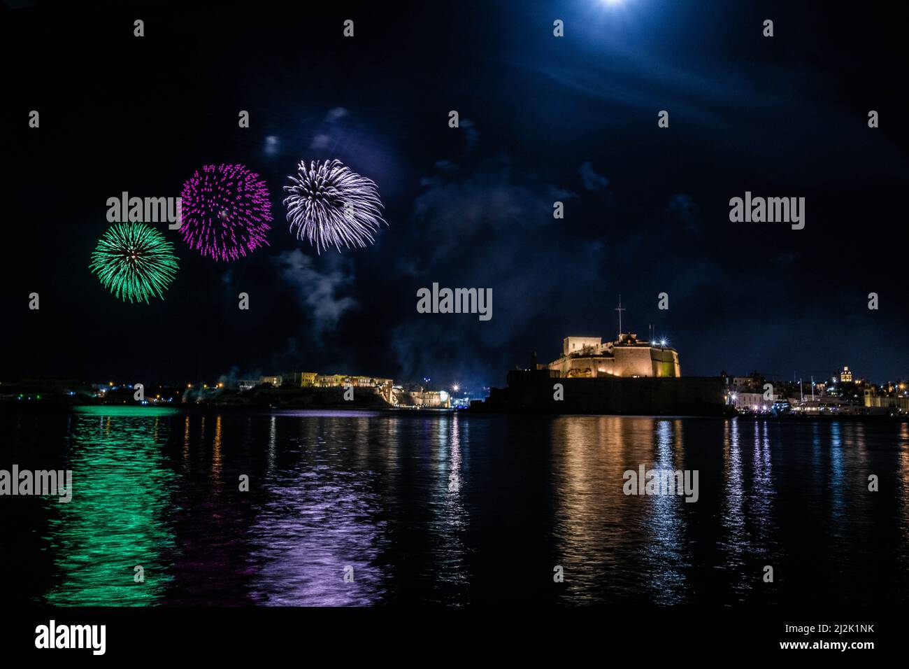 Magnifique feu d'artifice maltais en septembre Banque D'Images