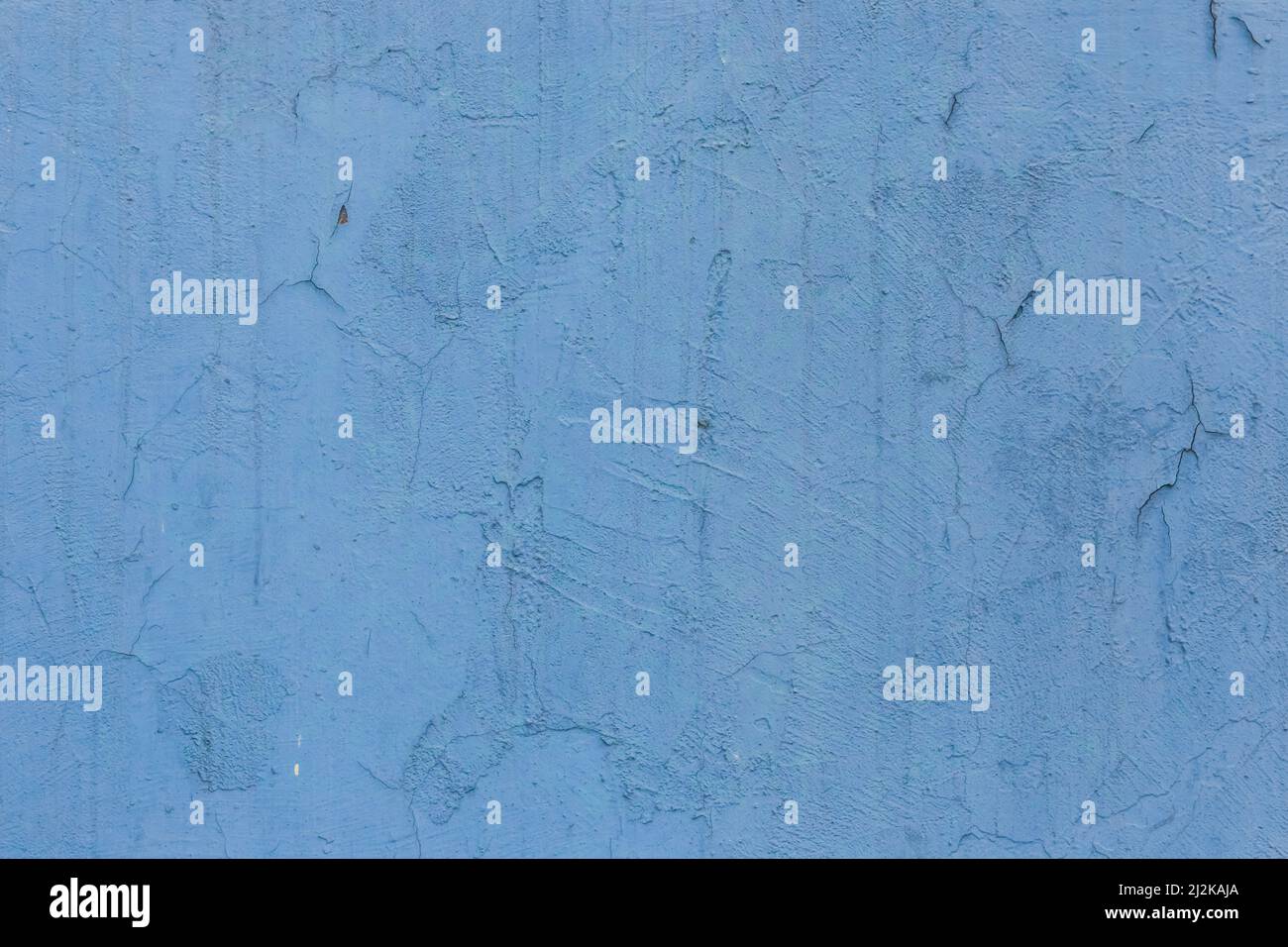 Vieille peinture bleue à la surface d'un mur abîmé texture de béton obsolète arrière-plan désuet. Banque D'Images