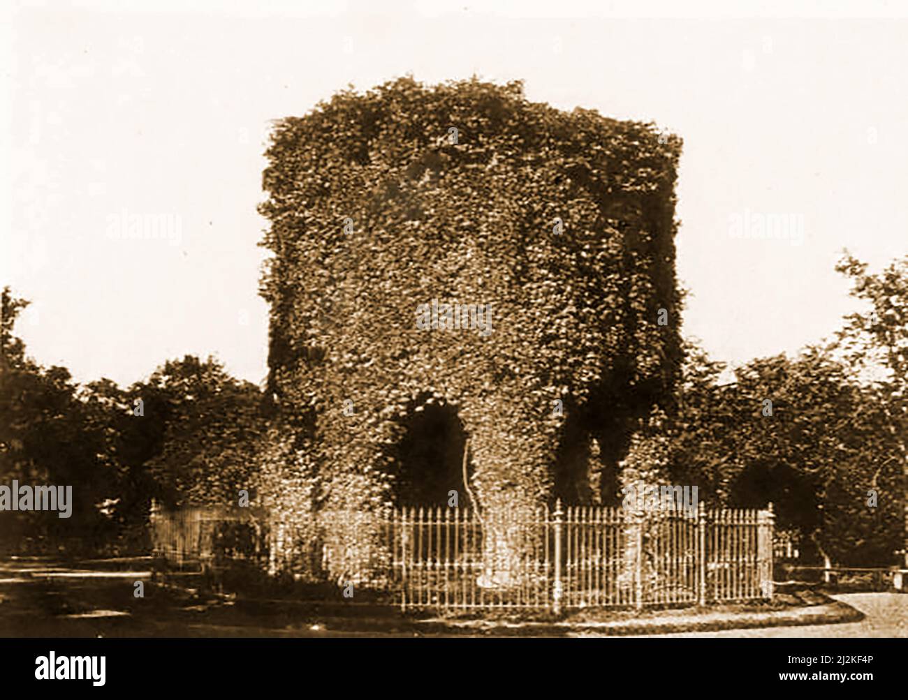 Photographie en 1873 d'une ancienne structure de base semblable à un moulin à vent à Newport Rhode Island USA, que certains croient avoir été construite par des Templiers de Chevaliers Banque D'Images