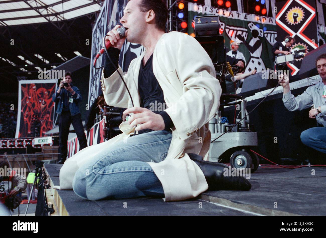 Jim Kerr, chanteur avec le groupe simple Minds, se présentant au