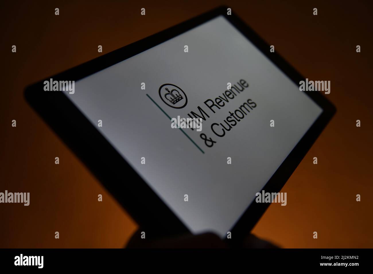 Logo HM Revenue & Customs visible sur une tablette Banque D'Images