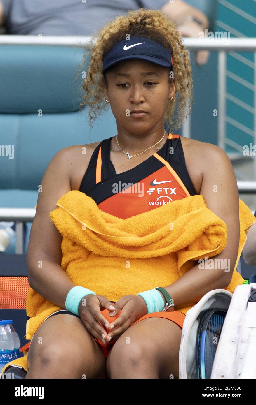 Miami Gardens, États-Unis. 02nd avril 2022. Naomi Osaka, du Japon, est assise lors d'un changement dans son match contre IGA Swiatek, de Pologne, lors de la finale féminine à l'Open de Miami au Hard Rock Stadium de Miami Gardens, en Floride, le samedi 2 avril 2022. Photo de Gary I Rothstein/UPI crédit: UPI/Alay Live News Banque D'Images