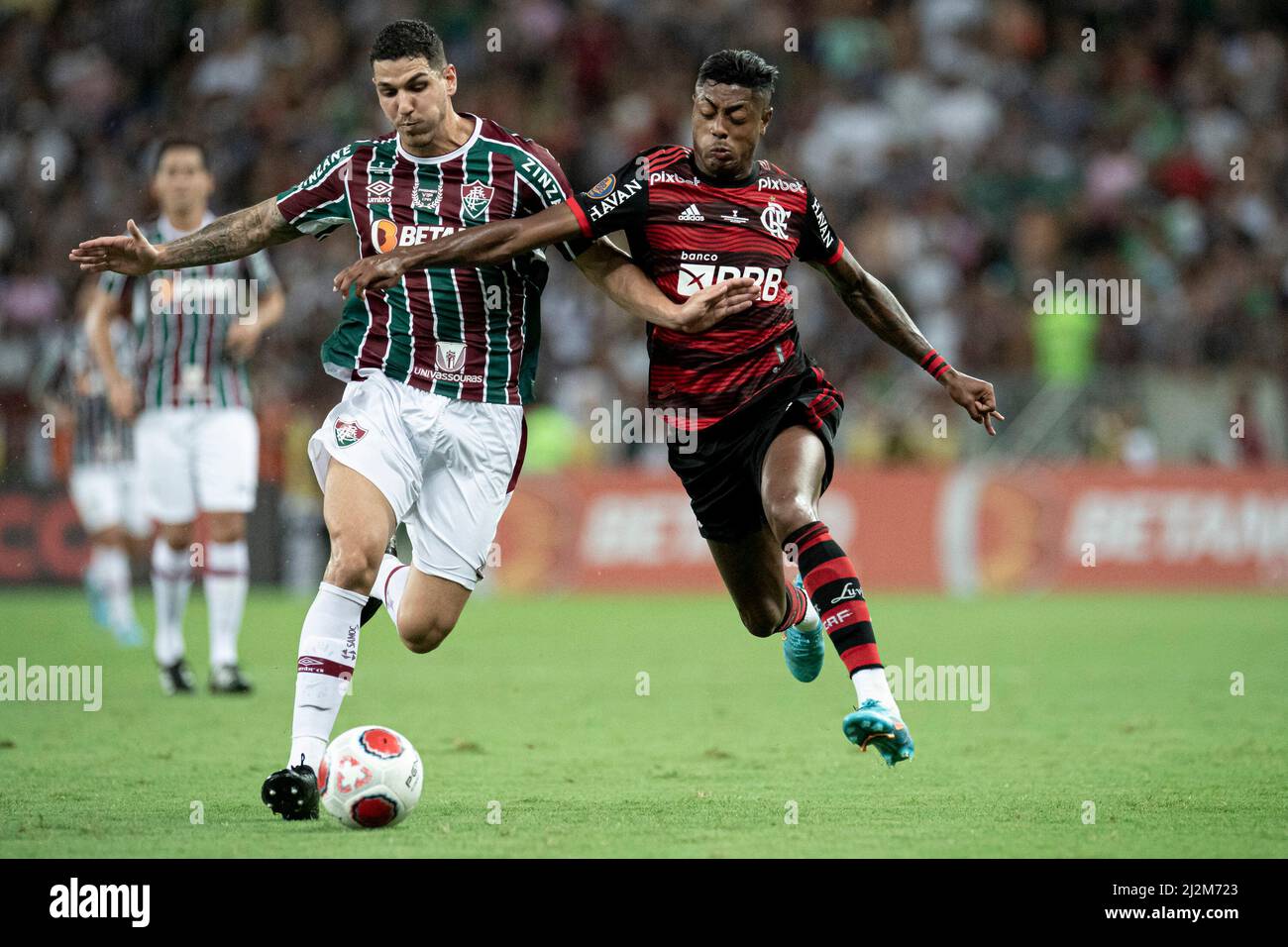 Rio de Janeiro, Brésil. 02nd avril 2022. RJ - Rio de Janeiro - 02/04/2022 - CARIOCA 2022 FINAL, FLUMINENSE X FLAMENGO - joueur Fluminense Nino disputes soumissionner avec le joueur Fluminengo Bruno Henrique lors d'un match au stade Maracana pour le championnat Carioca 2022. Photo: Jorge Rodrigues/AGIF crédit: AGIF/Alay Live News Banque D'Images