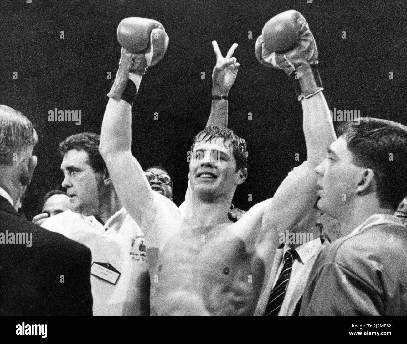 Glenn McCrory v Patrick Lumumba, IBF World Cruiserweight Title Fight at the Louisa Centre, Stanley, County Durham, Royaume-Uni, samedi 3rd juin 1989. Glenn 'Gentleman' McCrory a gagné le titre vacant contre Patrick 'Killer' Lumumba après 12 tours avec une décision unanime de points. Banque D'Images