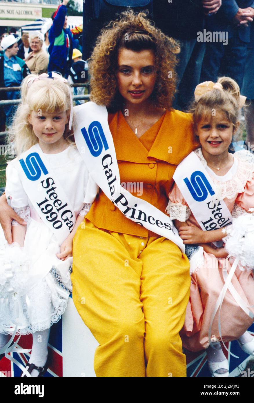 Gala Princess Claire Goldsworthy avec ses serviteurs, Marie Williams, à gauche, et Charlotte Smith. 8th juillet 1990. Banque D'Images