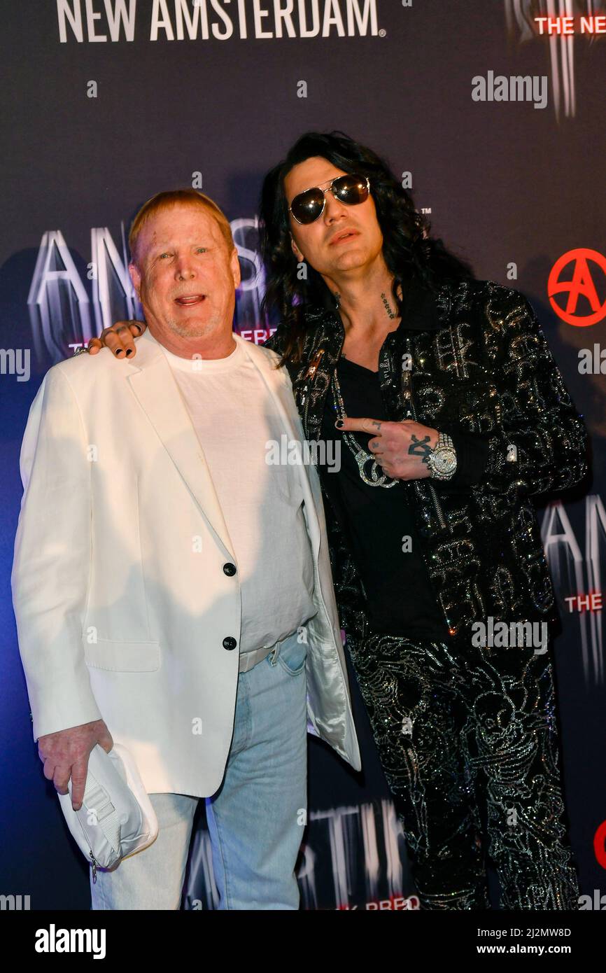 Las Vegas, Nevada, États-Unis. 2nd avril 2022. Mark Davis et Criss Angel lors de la soirée d'ouverture de Criss Angel Amystika au Criss Angel Theatre du Planet Hollywood Resort & Casino à Las Vegas, Nevada, le 2 avril 2022. Crédit : Dee CEE carter/Media Punch/Alay Live News Banque D'Images