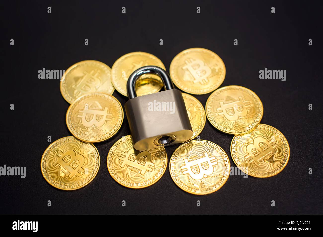 Bitcoin et verrou. Concept de sécurité et de sûreté de l'investissement en crypto-monnaie Banque D'Images