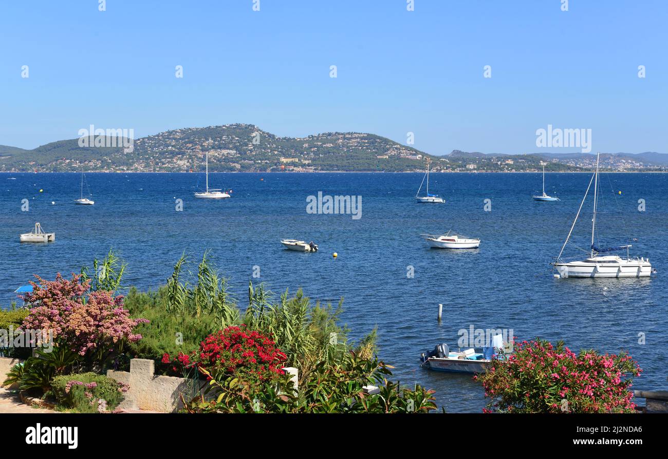 Bateaux à l'ancre à la péninsule de Giens Banque D'Images