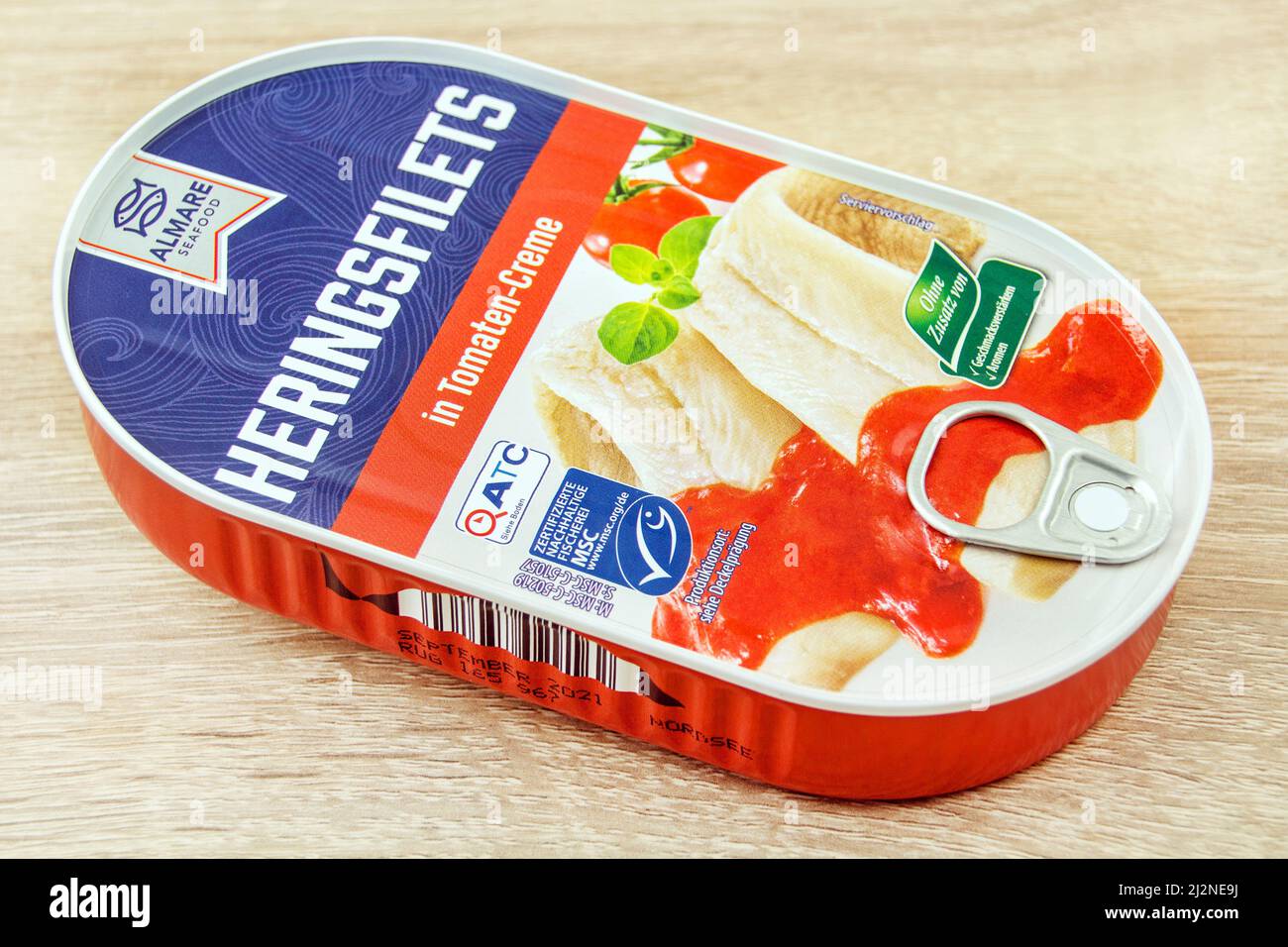 Hambourg, Allemagne - Mars 28 2022: Almare Seafood filets de hareng en conserve allemands avec étiquette MSC Banque D'Images