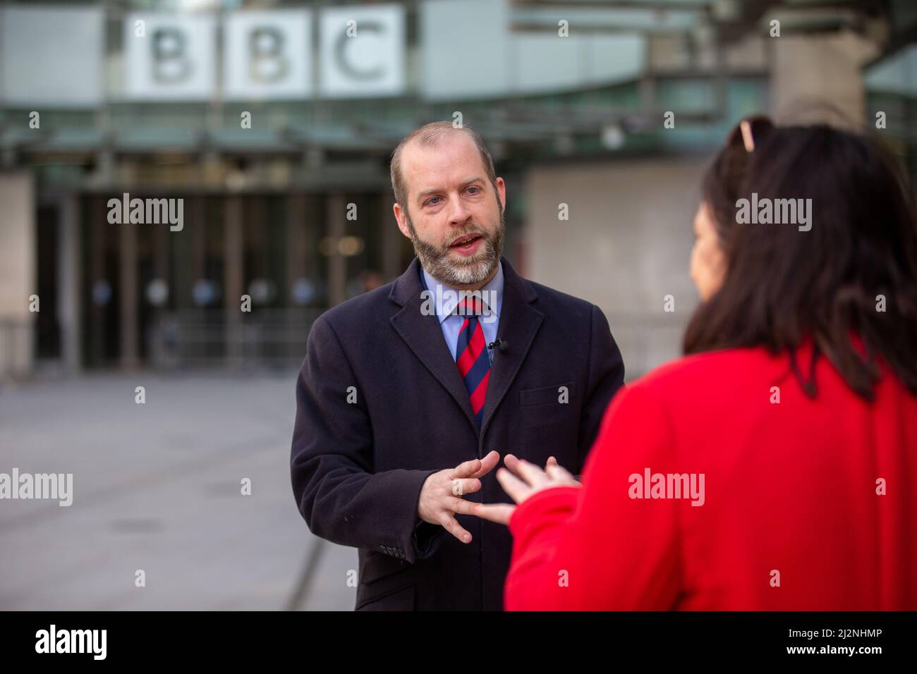 Londres, Angleterre, Royaume-Uni. 3rd avril 2022. Le Secrétaire d'État adjoint aux affaires, à l'énergie et à la stratégie industrielle JONATHAN REYNOLDS est vu en dehors de la BBC après avoir été présenté dans l'émission télévisée du dimanche matin. (Image de crédit : © Tayfun Salci/ZUMA Press Wire) Banque D'Images