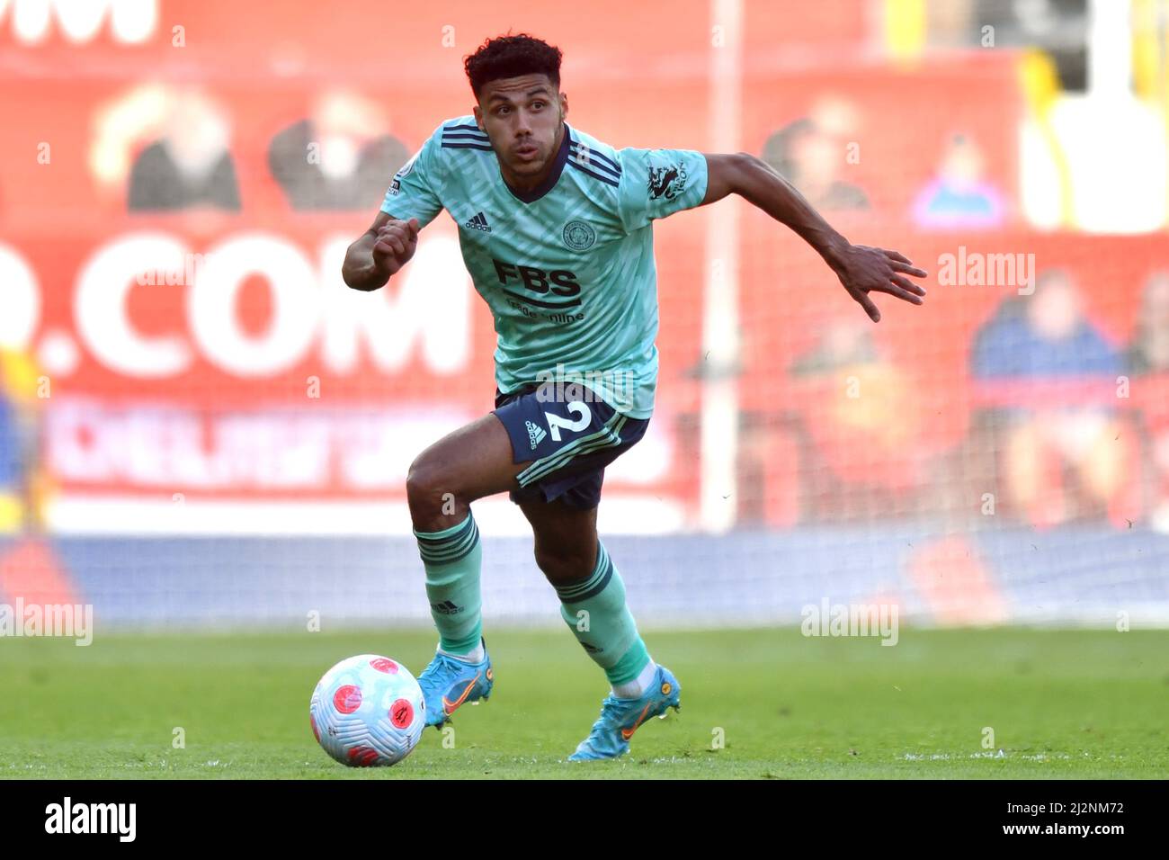 James Justin de Leicester City pendant le match de la Premier League à Old Trafford, Greater Manchester, Royaume-Uni. Date de la photo: Samedi 2 avril 2022. Le crédit photo devrait se lire: Anthony Devlin Banque D'Images