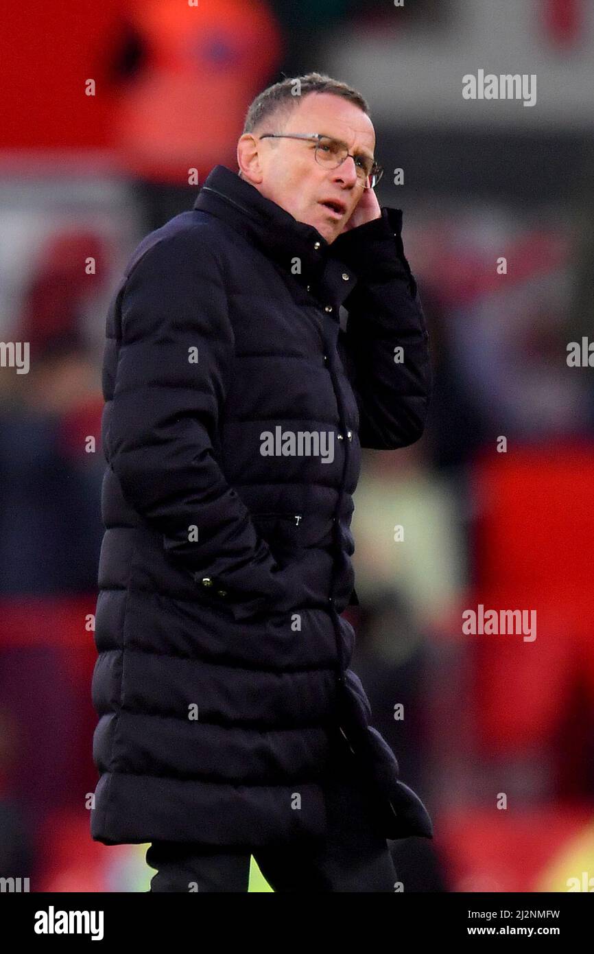 Ralf Rangnick, responsable de l'équipe de garde de Manchester United, réagit après le coup de sifflet final lors du match de la Premier League à Old Trafford, dans le Grand Manchester, au Royaume-Uni. Date de la photo: Samedi 2 avril 2022. Le crédit photo devrait se lire: Anthony Devlin Banque D'Images