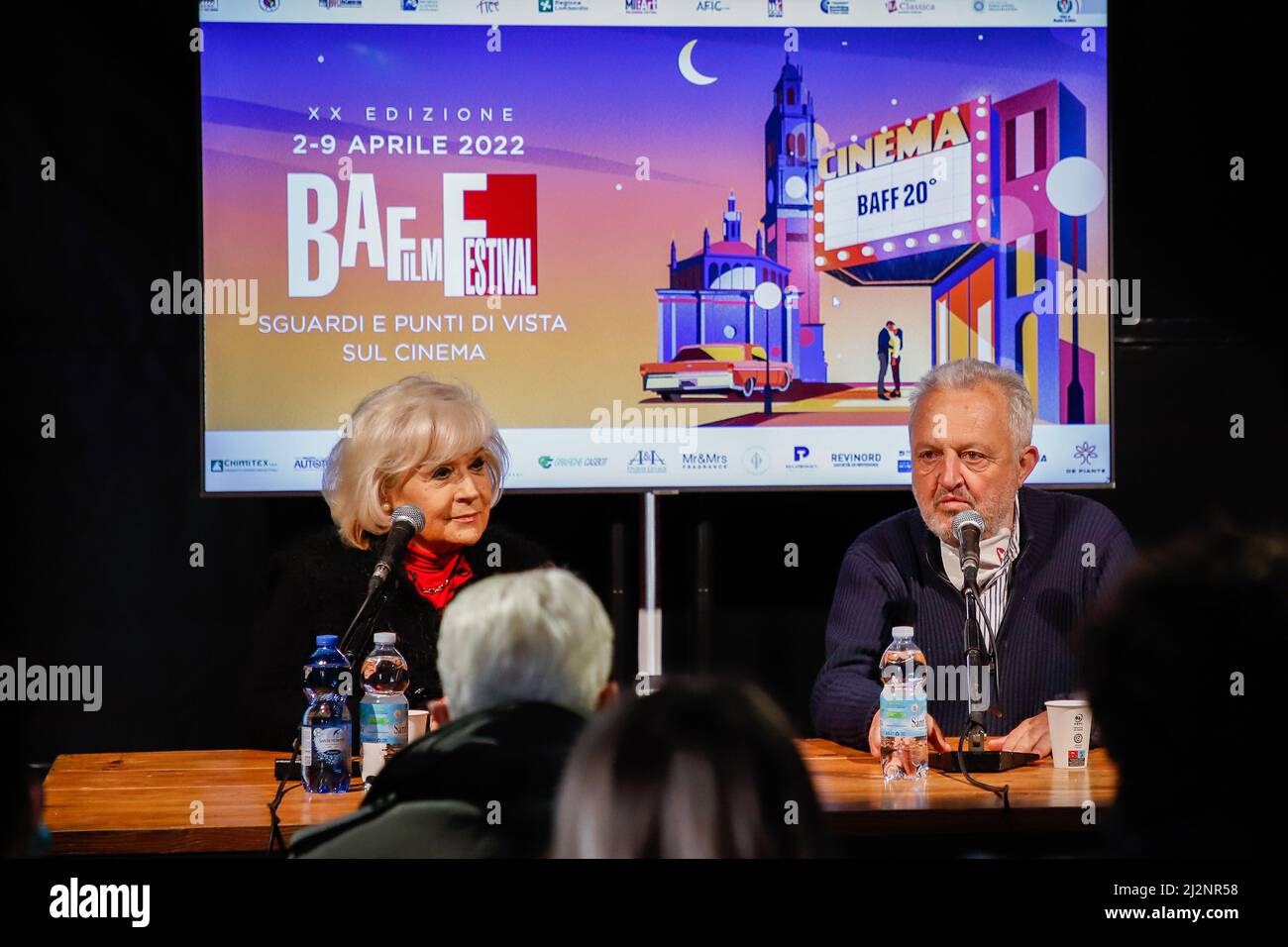 Busto Arsizio, Busto Arsizio, Italie, 03, 2022, Liana Orfei présente son livre "roman de la vie réelle - la Reine du Cirque" pendant le Baff durante Liana Orfei présente son livre "roman de la vie réelle - la Reine du Cirque" - News Banque D'Images