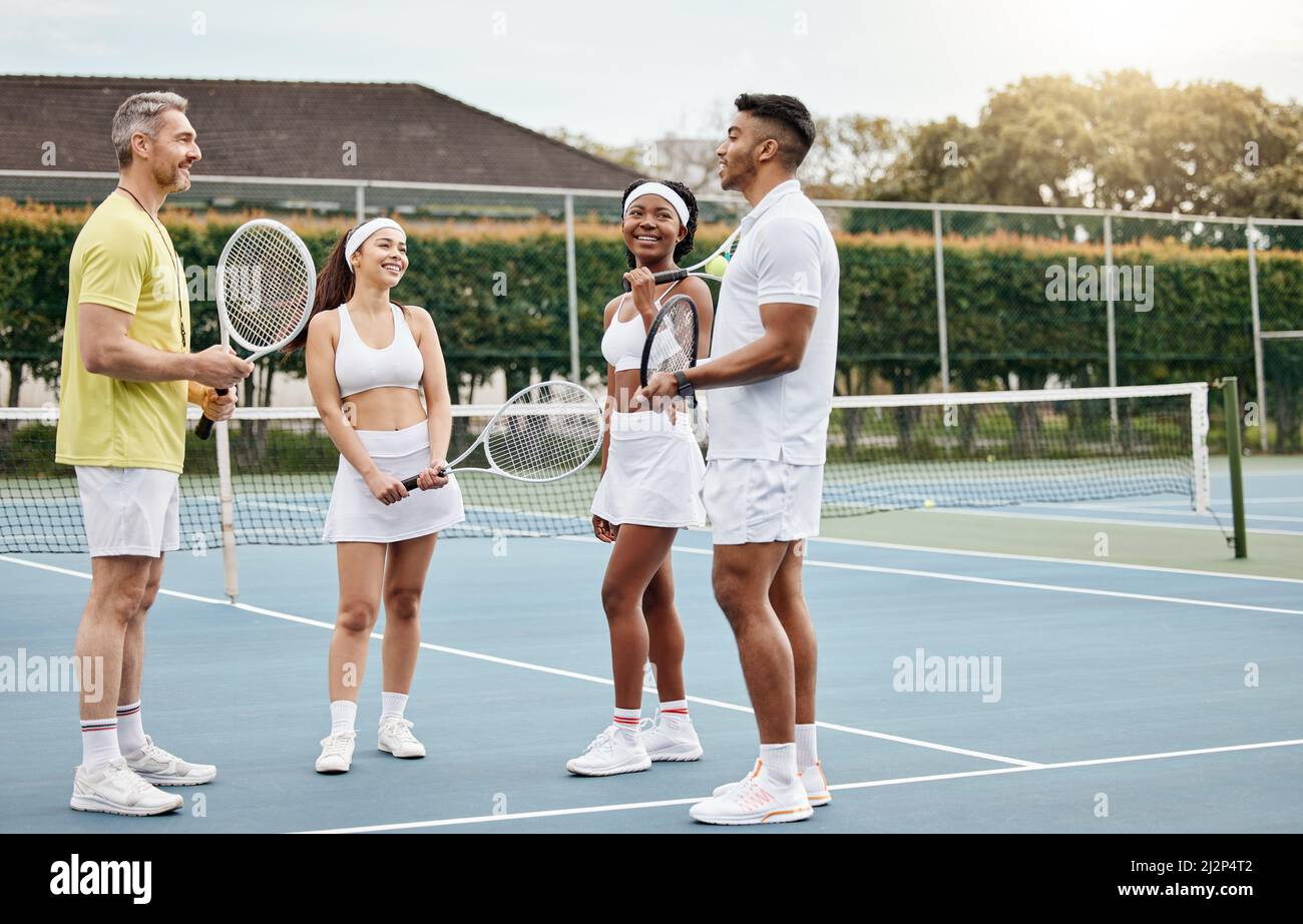 Entraîneur De Tennis De Table Apprenant À Jouer À Un Étudiant