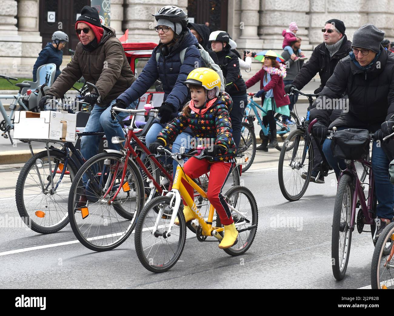 Vienne, Autriche. 3rd avril 2022. Les gens font du vélo pendant le festival  de l'Argus Bike à Vienne, Autriche, le 3 avril 2022. Argus Bike Festival  est l'un des plus grands spectacles