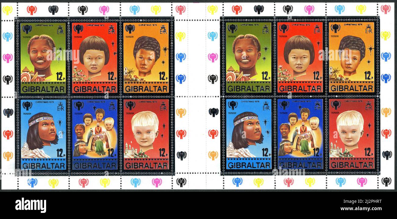Un bloc de timbres postaux imprimé à Gibraltar, consacré à l'année internationale de l'enfant, a montré des enfants de différentes nationalités, vers 1979 Banque D'Images