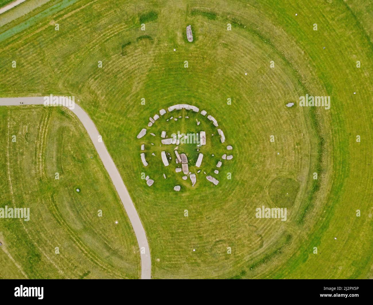 Vue aérienne par drone de Stonehenge, Amesbury, Angleterre, anciens monuments en pierre préhistoriques. Banque D'Images