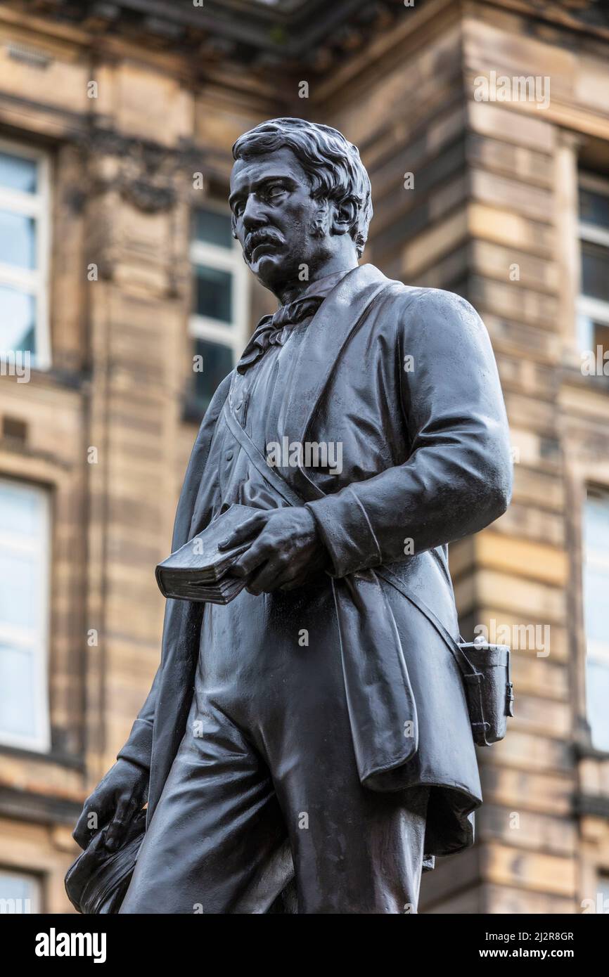 Statue de l'explorateur écossais DAVID LIVINGSTONE érigée à l'extérieur de la cathédrale de Glasgow et de l'infirmerie royale, High Street, Glasgow, Écosse, Royaume-Uni Banque D'Images