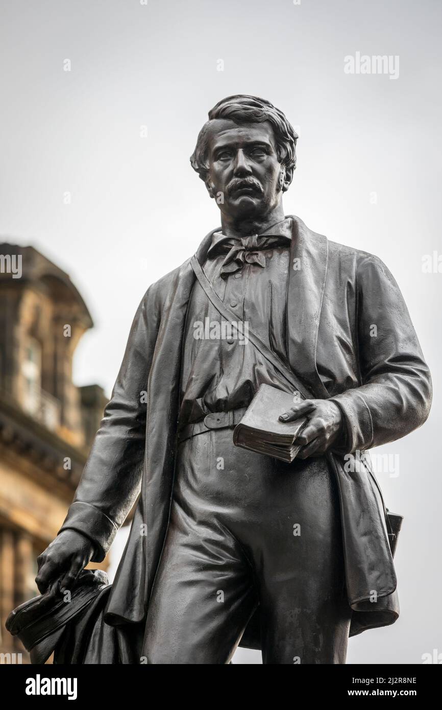 Statue de l'explorateur écossais DAVID LIVINGSTONE érigée à l'extérieur de la cathédrale de Glasgow et de l'infirmerie royale, High Street, Glasgow, Écosse, Royaume-Uni Banque D'Images