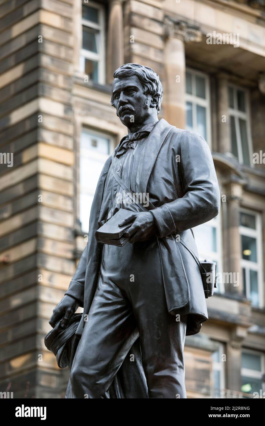 Statue de l'explorateur écossais DAVID LIVINGSTONE érigée à l'extérieur de la cathédrale de Glasgow et de l'infirmerie royale, High Street, Glasgow, Écosse, Royaume-Uni Banque D'Images